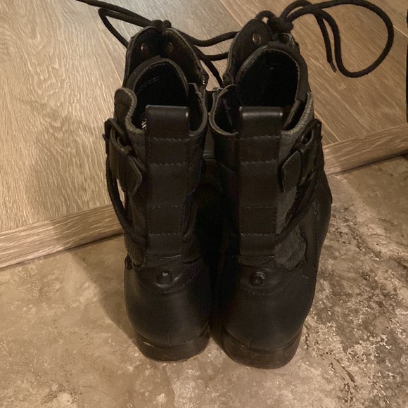 Boots - Picture 3 of 5